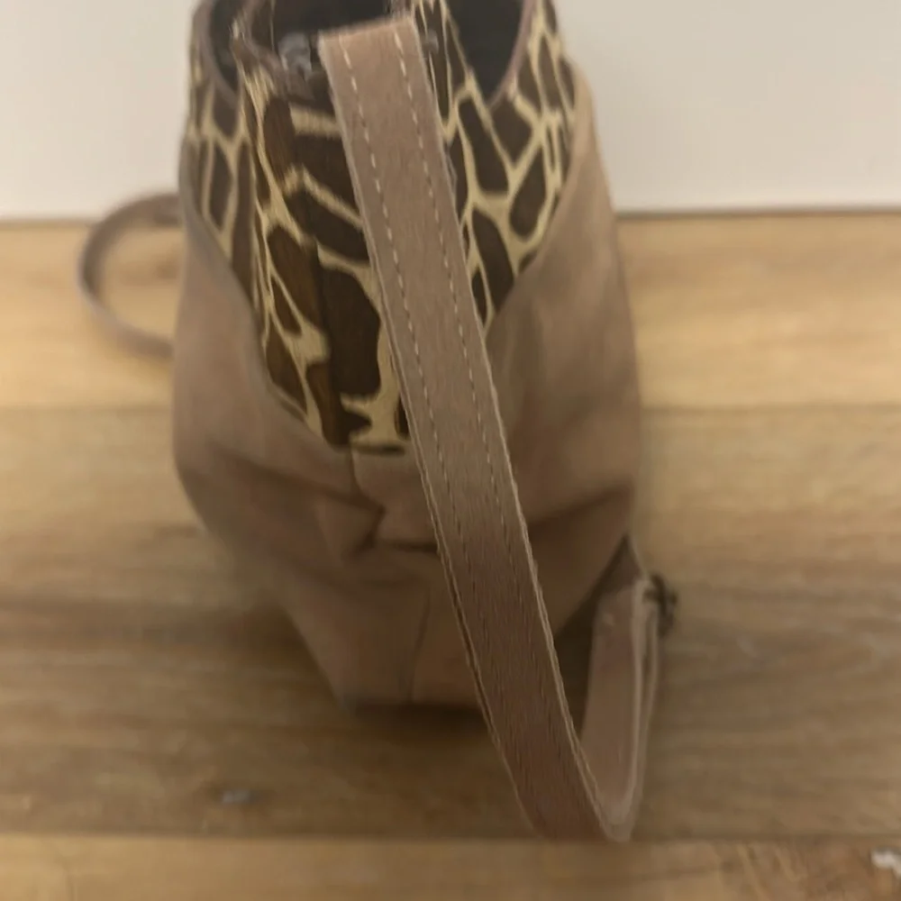 Anthropologie verona textured clutch crossbody giraffe print - Picture 5 of 12